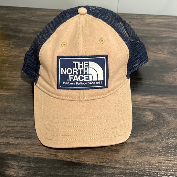 The North Face Other - North Face trucker hat